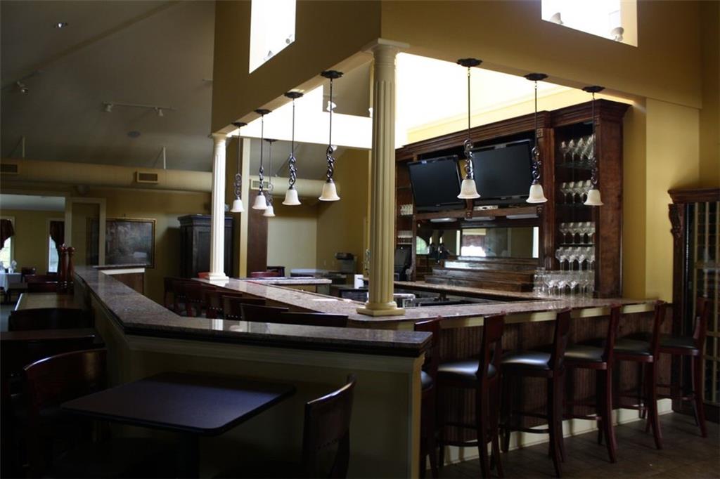 300 OAK HARBOR Boulevard