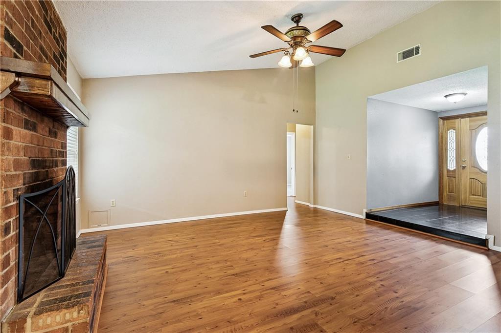 221 W QUEENS Drive