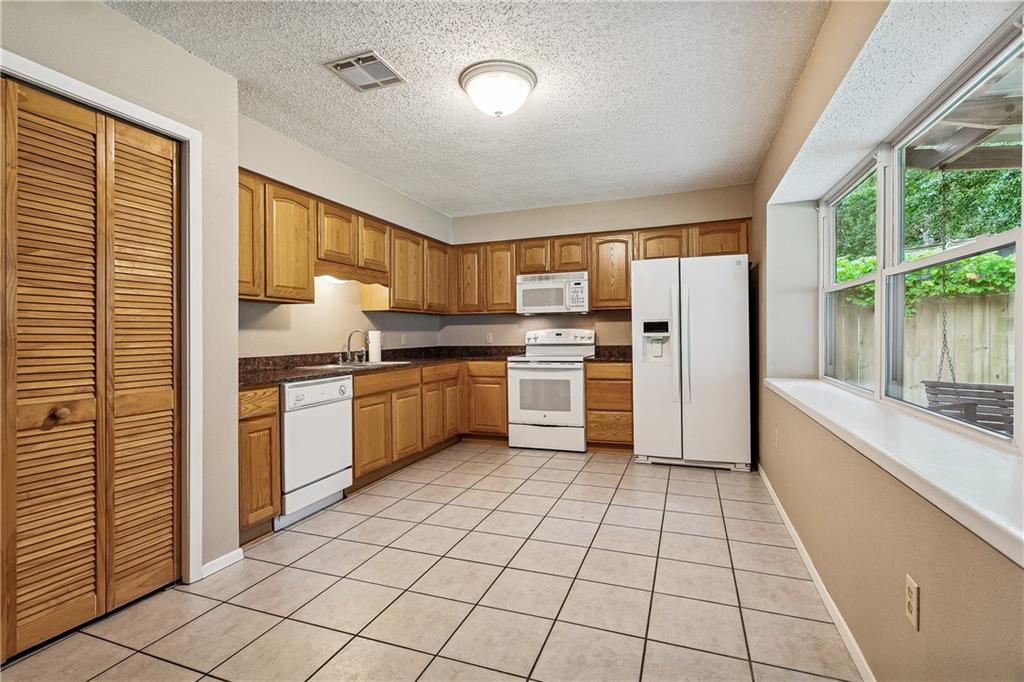 221 W QUEENS Drive