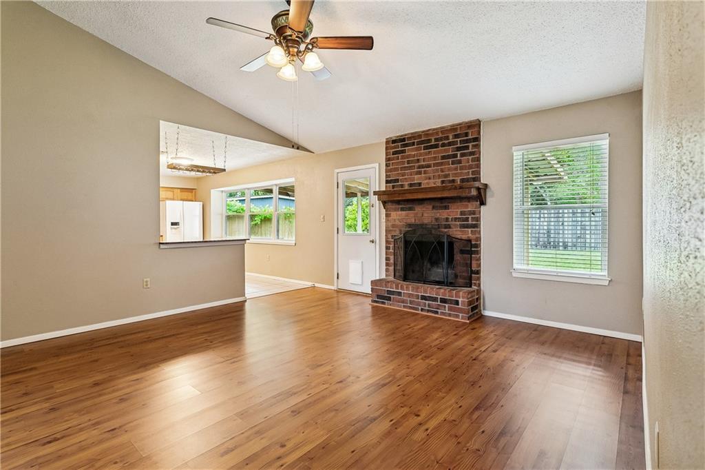221 W QUEENS Drive