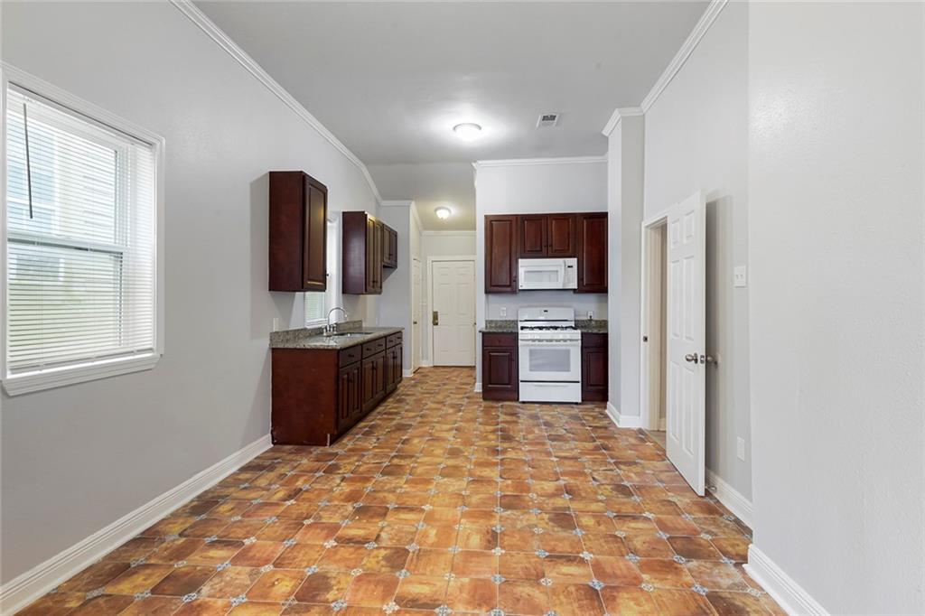 821 DE ARMAS Street