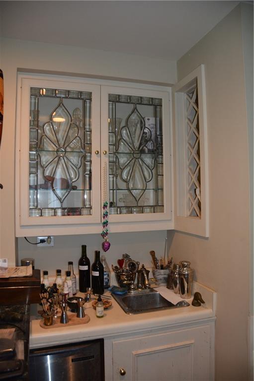 New Orleans, Louisiana 70115, United States, 4 Bedrooms Bedrooms, ,6 BathroomsBathrooms,Residential,Active,143840
