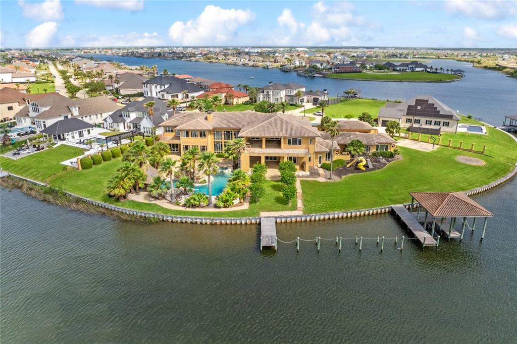 1512 LAKESHORE Drive