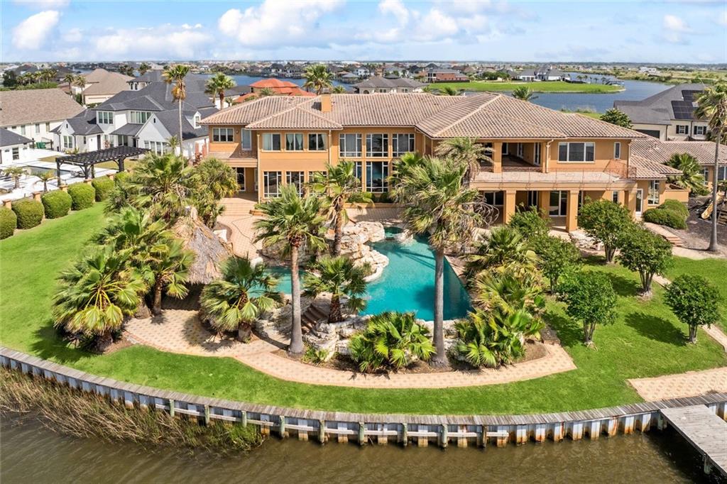 1512 LAKESHORE Drive