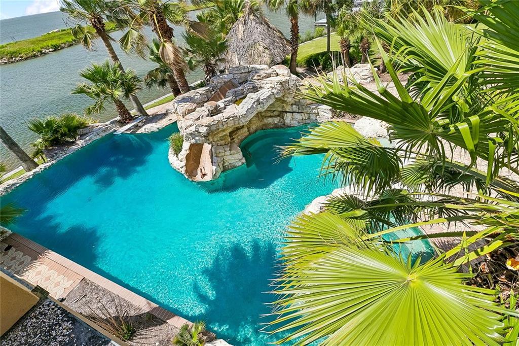 1512 LAKESHORE Drive