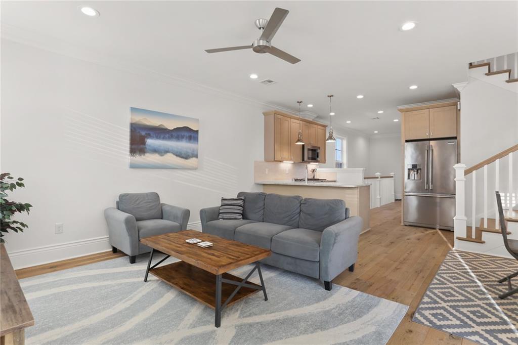 New Orleans, Louisiana 70115, United States, 3 Bedrooms Bedrooms, ,3 BathroomsBathrooms,Residential,Active,56386