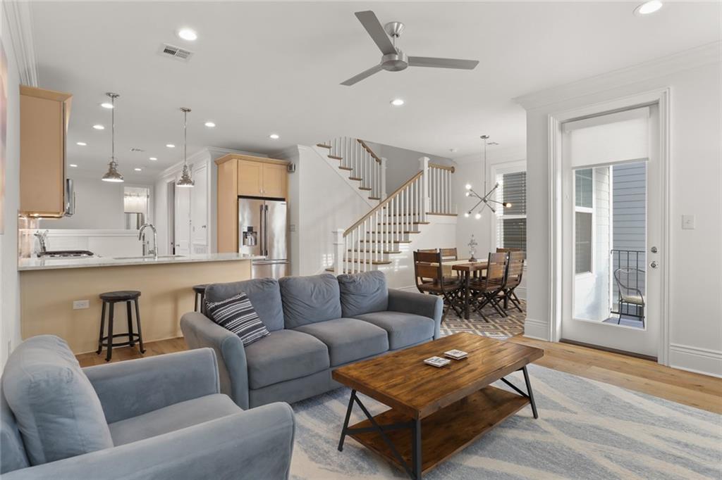 New Orleans, Louisiana 70115, United States, 3 Bedrooms Bedrooms, ,3 BathroomsBathrooms,Residential,Active,56386