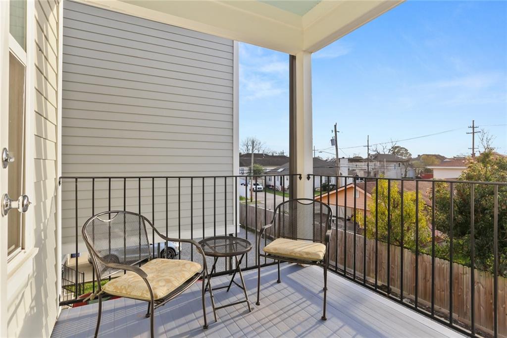 New Orleans, Louisiana 70115, United States, 3 Bedrooms Bedrooms, ,3 BathroomsBathrooms,Residential,Active,56386