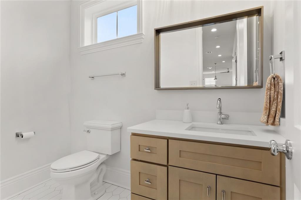 New Orleans, Louisiana 70115, United States, 3 Bedrooms Bedrooms, ,3 BathroomsBathrooms,Residential,Active,56386