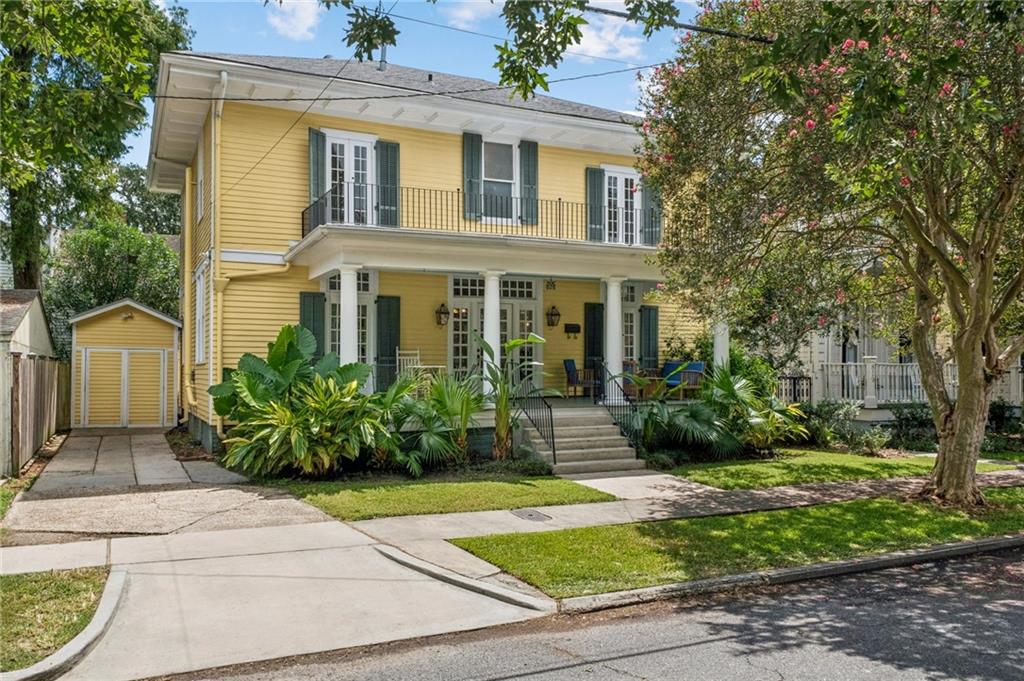 825 FERN Street