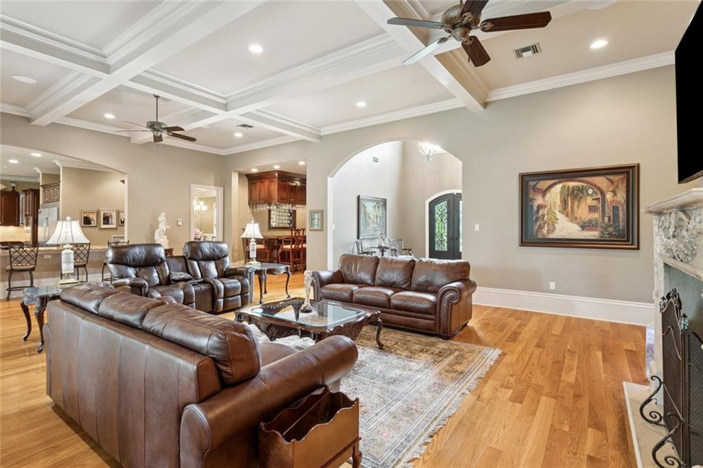 408 W CHASE Court