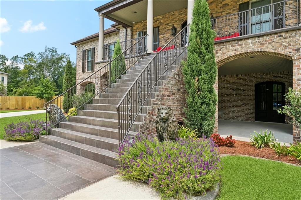 408 W CHASE Court