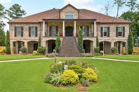 Photo of 408 W CHASE Court, Mandeville, LA 70448 (MLS # 2557571)