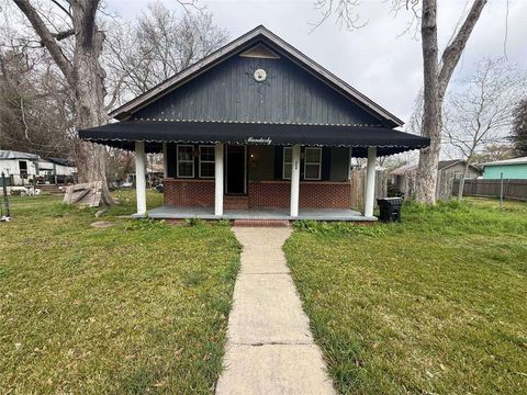 Photo of 808 LORAINE Street, Abbeville, LA 70510 (MLS # 2545461)