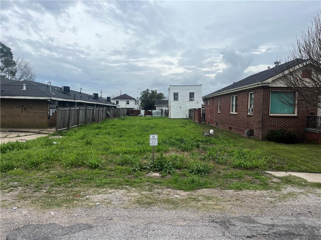 2816 N DORGENOIS Street