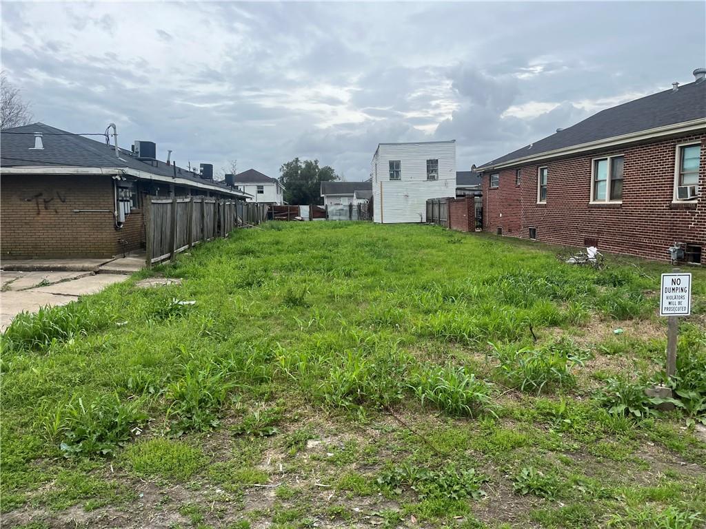 2816 N DORGENOIS Street