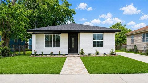 Photo of 8014 LUCERNE Street, New Orleans, LA 70128 (MLS # 2553856)