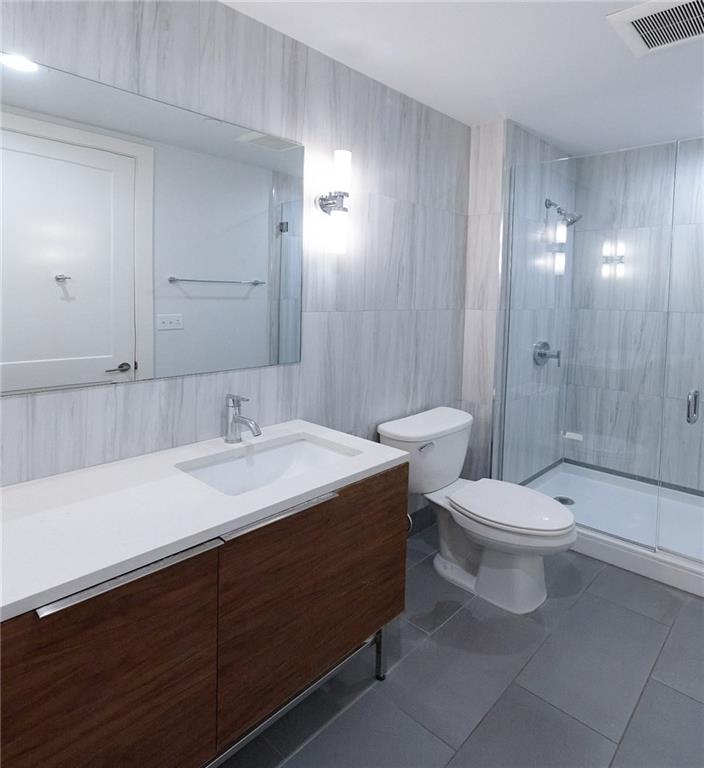 New Orleans, Louisiana 70130, United States, 2 Bedrooms Bedrooms, ,2 BathroomsBathrooms,Residential,Pending,66598