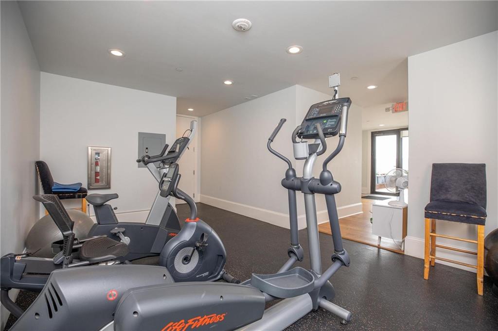 New Orleans, Louisiana 70130, United States, 2 Bedrooms Bedrooms, ,2 BathroomsBathrooms,Residential,Pending,66598