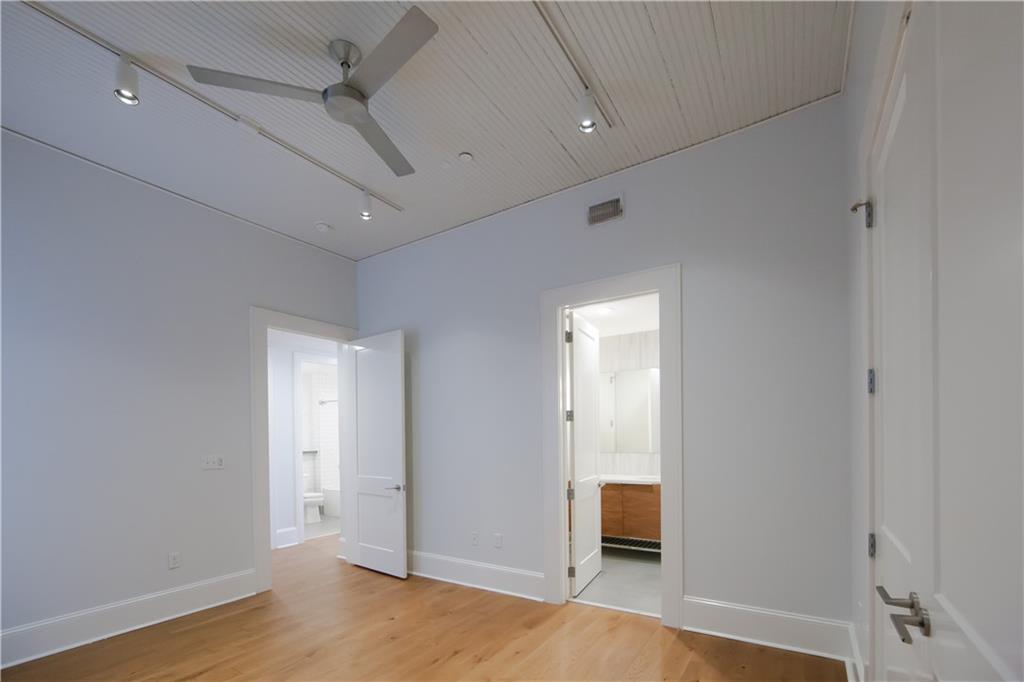 New Orleans, Louisiana 70130, United States, 2 Bedrooms Bedrooms, ,2 BathroomsBathrooms,Residential,Pending,66598