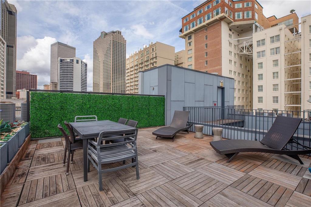 New Orleans, Louisiana 70130, United States, 2 Bedrooms Bedrooms, ,2 BathroomsBathrooms,Residential,Pending,66598
