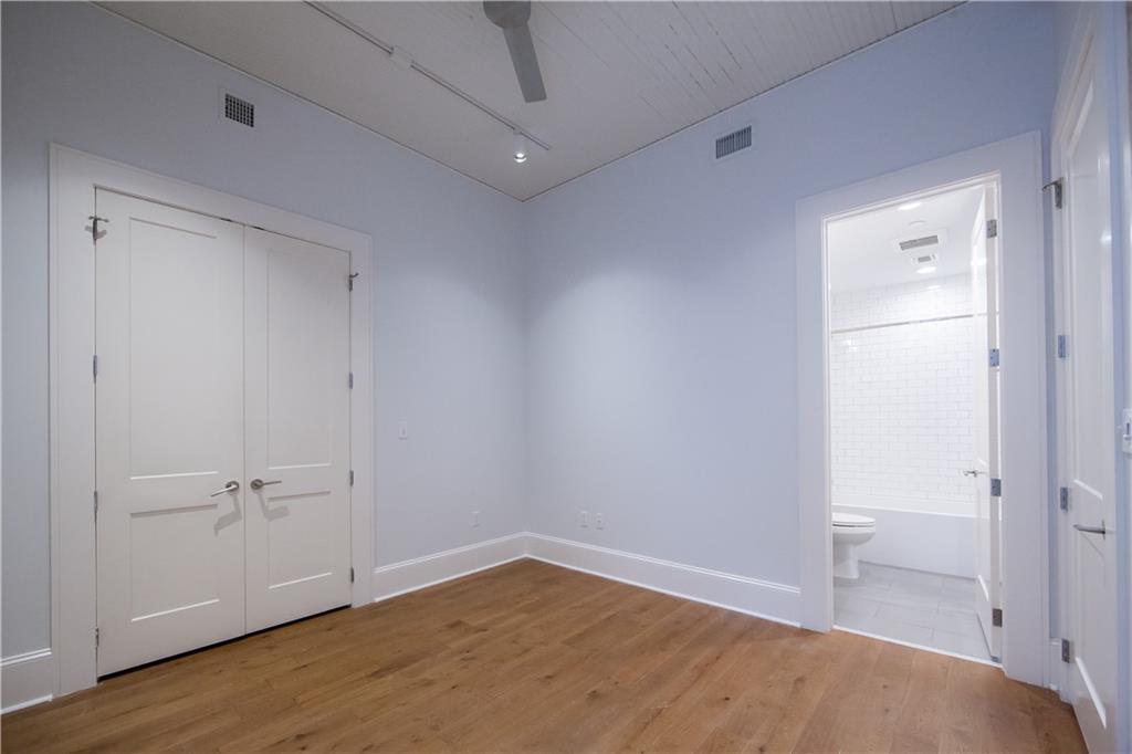 New Orleans, Louisiana 70130, United States, 2 Bedrooms Bedrooms, ,2 BathroomsBathrooms,Residential,Pending,66598