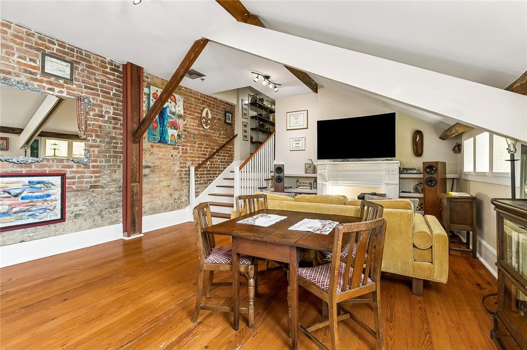 920 ST. LOUIS Street 9