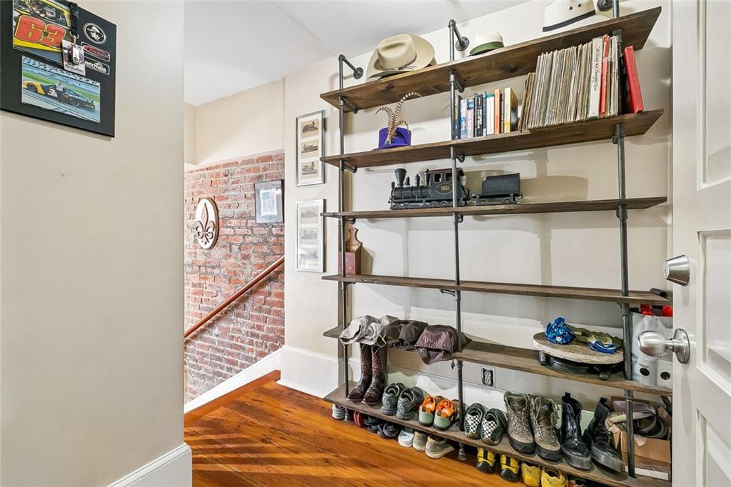 920 ST. LOUIS Street 9