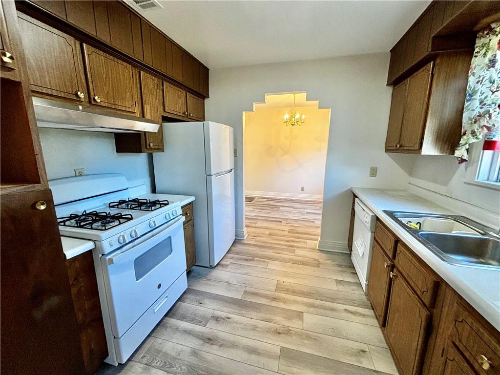 Harahan, Louisiana 70123, United States, 2 Bedrooms Bedrooms, ,1 BathroomBathrooms,Residential,Pending,66549