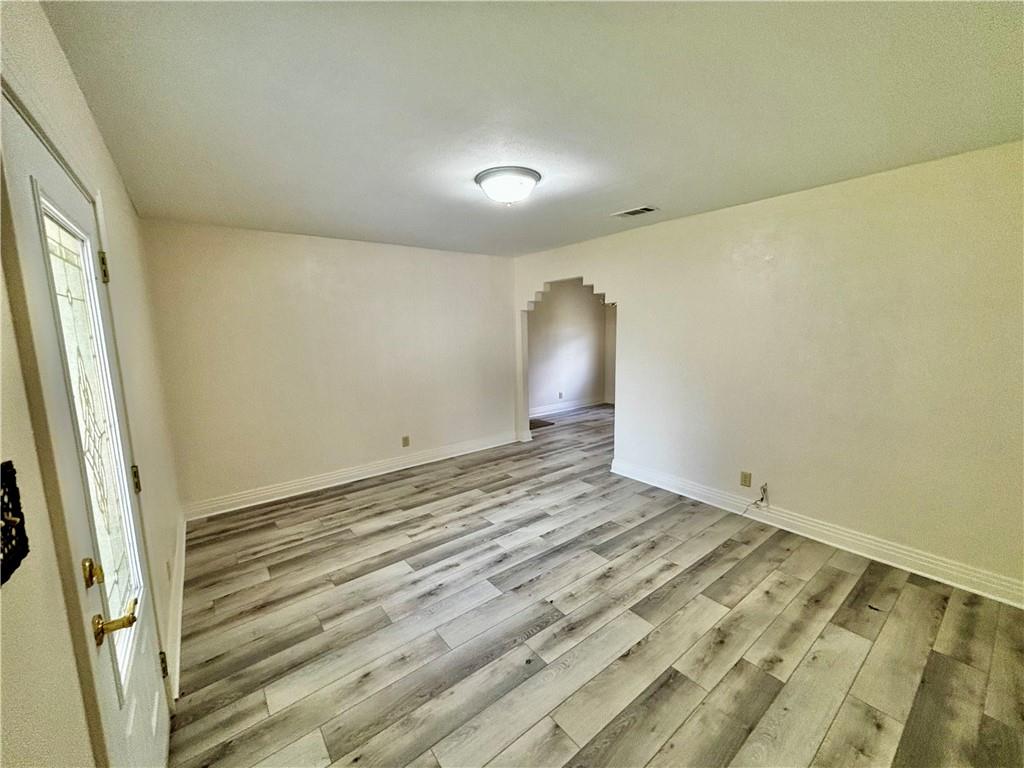 Harahan, Louisiana 70123, United States, 2 Bedrooms Bedrooms, ,1 BathroomBathrooms,Residential,Pending,66549