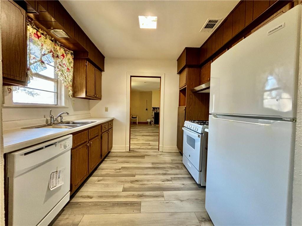 Harahan, Louisiana 70123, United States, 2 Bedrooms Bedrooms, ,1 BathroomBathrooms,Residential,Pending,66549