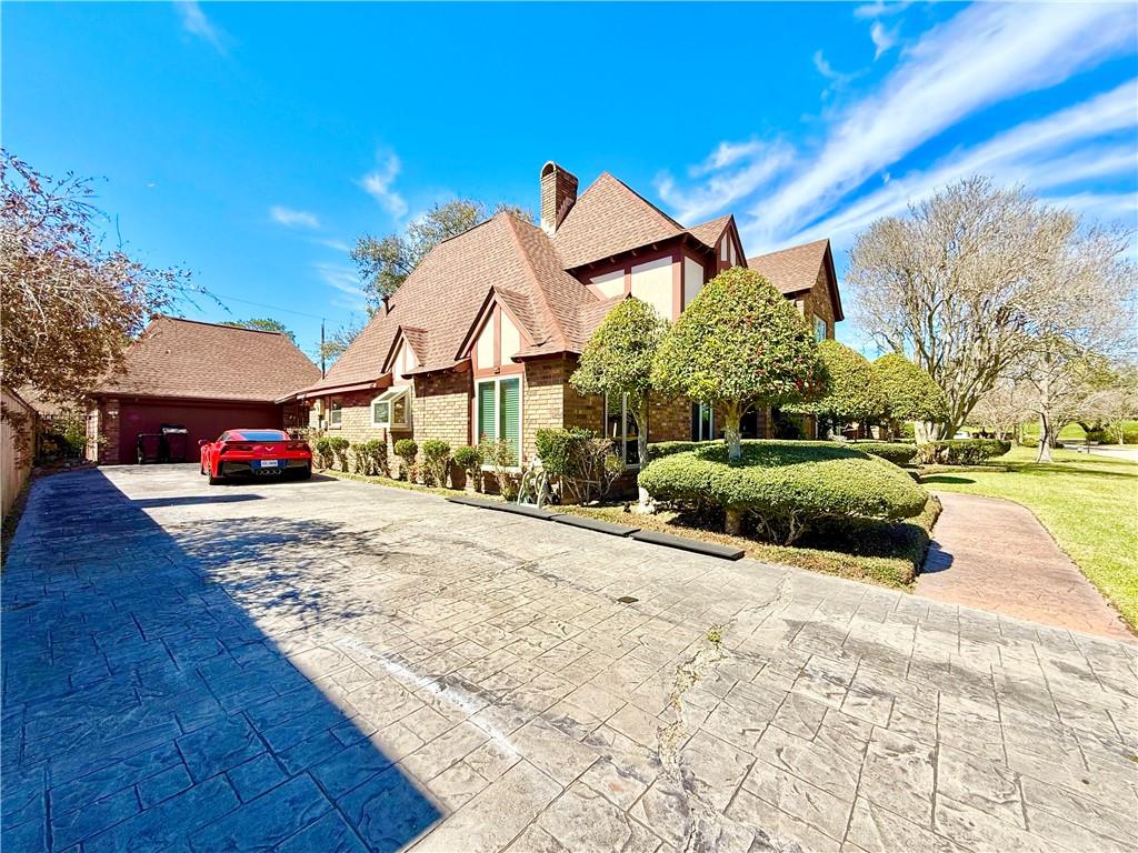 5 FIVE OAKS Drive