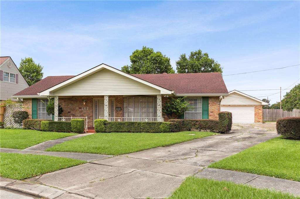 142 E RANDALL Court