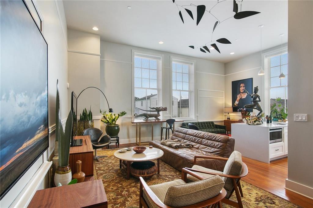 800 N RENDON Street 206