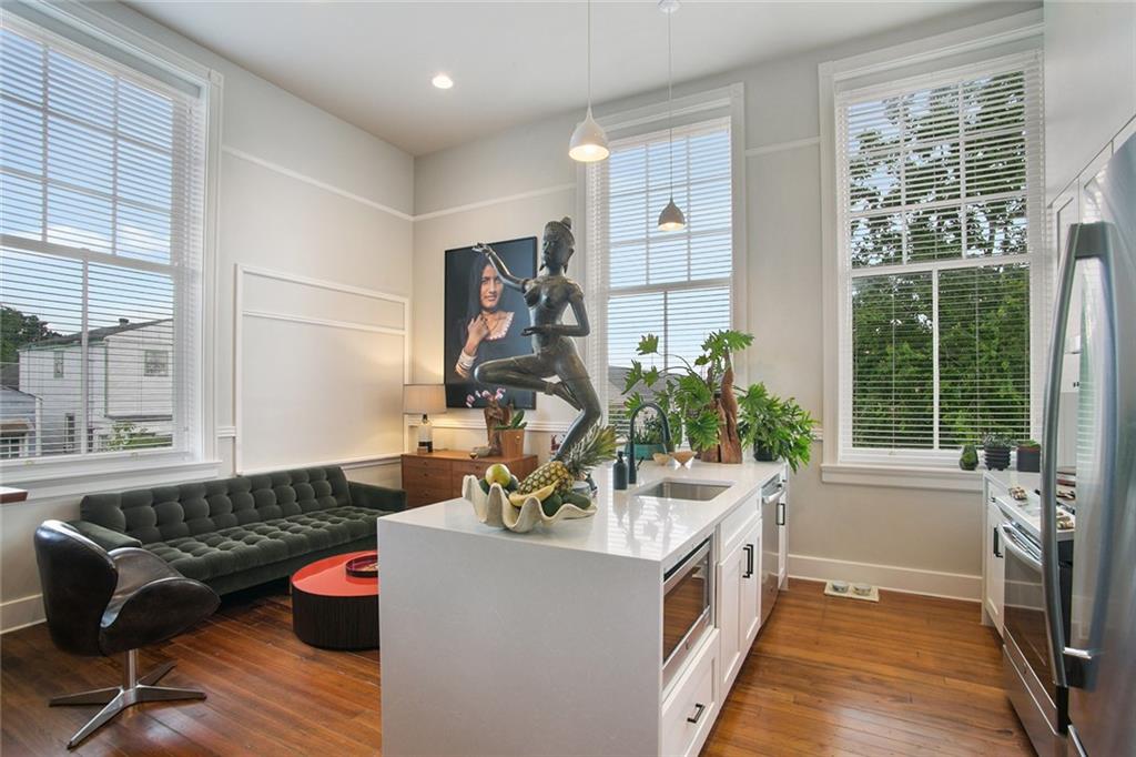 800 N RENDON Street 206