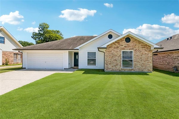 353 ROSEDALE DR, DESTREHAN, LA 70047 - Image 1ab5b59a9ade7033e7287c9284265ef4/4062525528