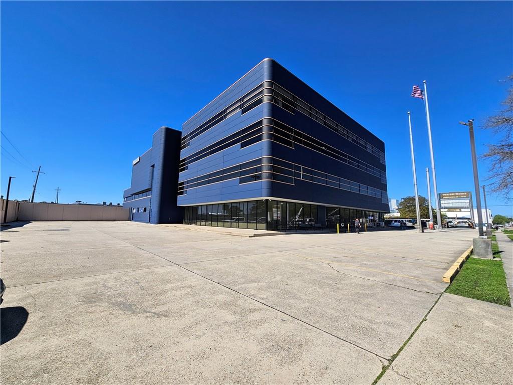 Photo 1 of 11 — 3200 RIDGELAKE Drive 400, Metairie, LA 70002