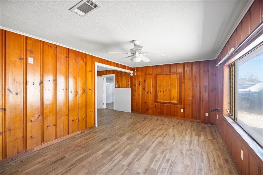 112 N SCANLAN Street