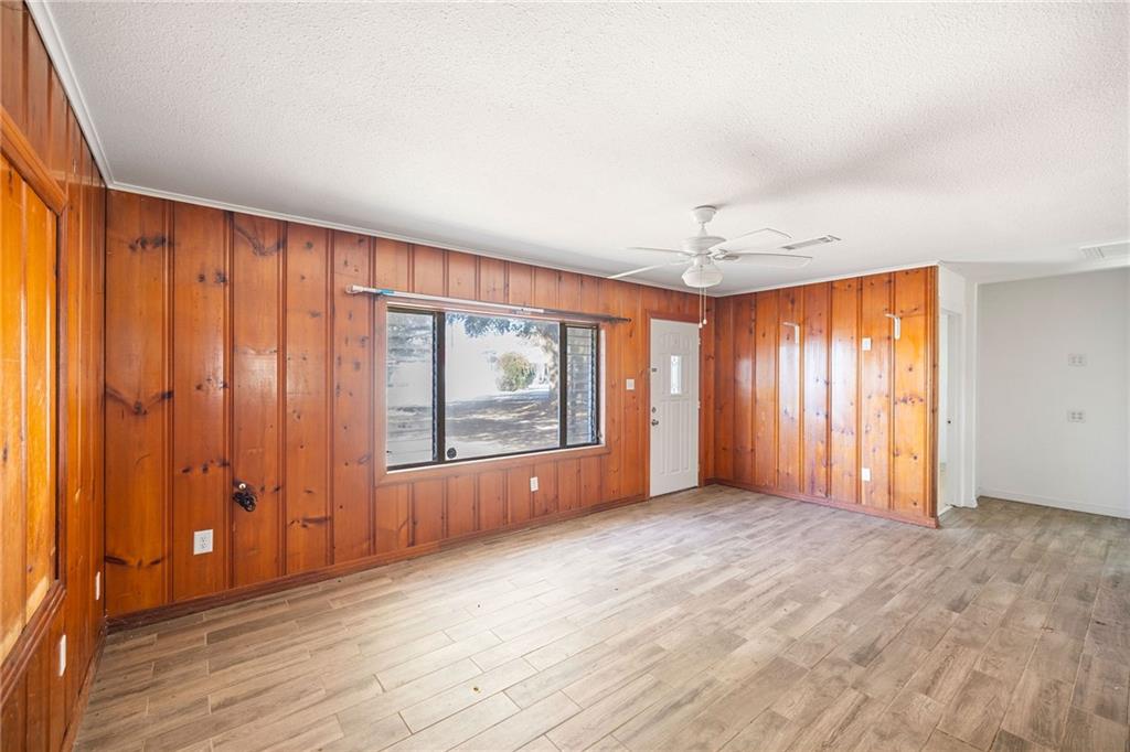 112 N SCANLAN Street