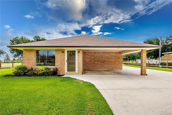 Photo 1 of 26 — 1353 DOCTOR BEATROUS Road, Theriot, LA 70397