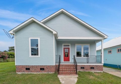 1908 BENJAMIN Street Arabi LA 70032