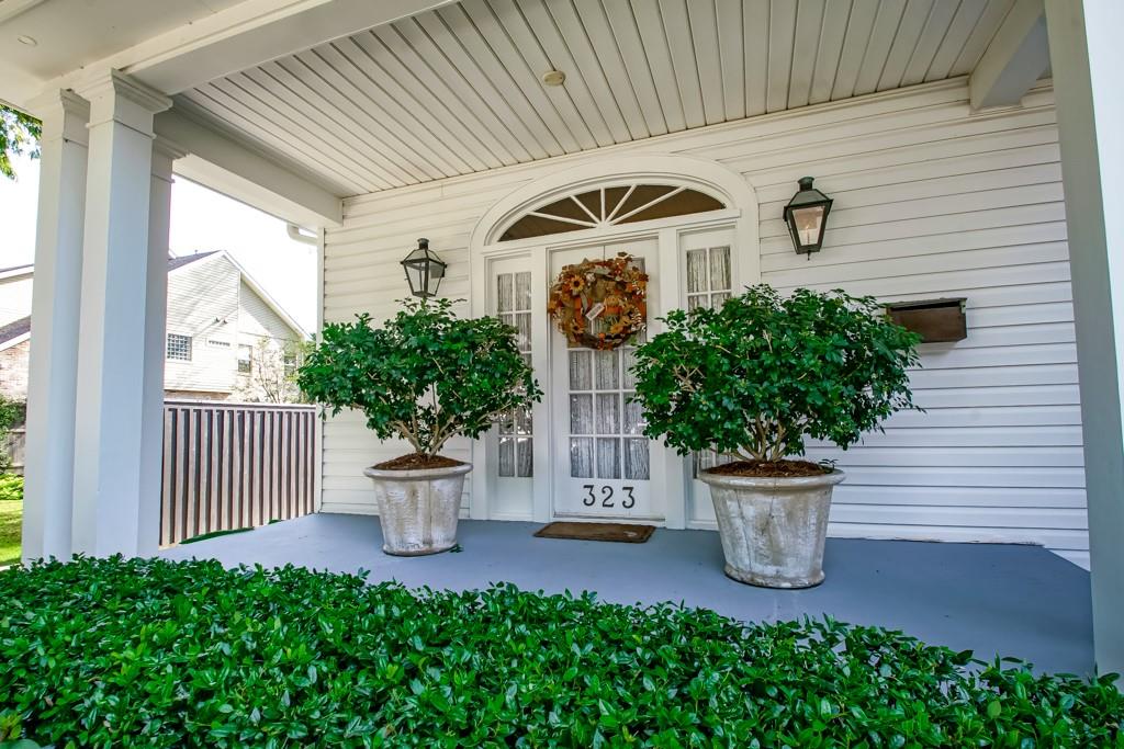 323 AURORA Avenue