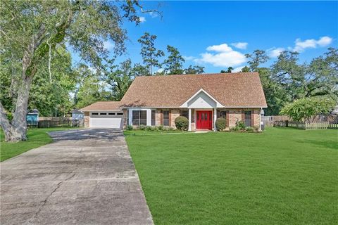 102 CHICKAMAW Place Mandeville LA 70471