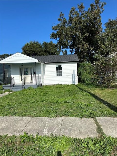 Photo of 9009 FIG Street, New Orleans, LA 70118 (MLS # 2554066)