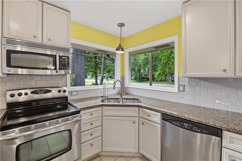 147 WOODSIDE Drive