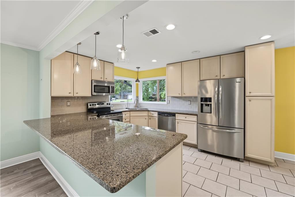 147 WOODSIDE Drive