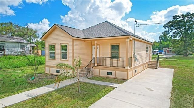 2110 MARDI GRAS Boulevard