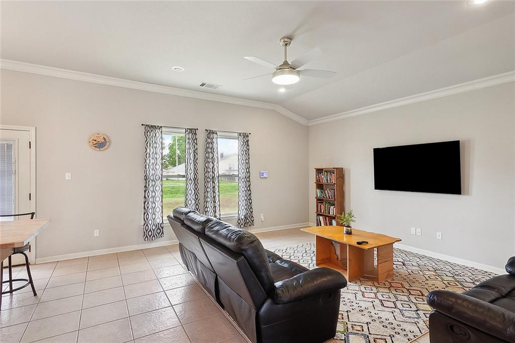 Marrero, Louisiana 70072, United States, 3 Bedrooms Bedrooms, ,2 BathroomsBathrooms,Residential,Pending,61373