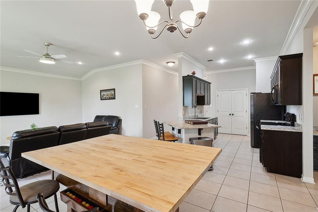 Marrero, Louisiana 70072, United States, 3 Bedrooms Bedrooms, ,2 BathroomsBathrooms,Residential,Pending,61373