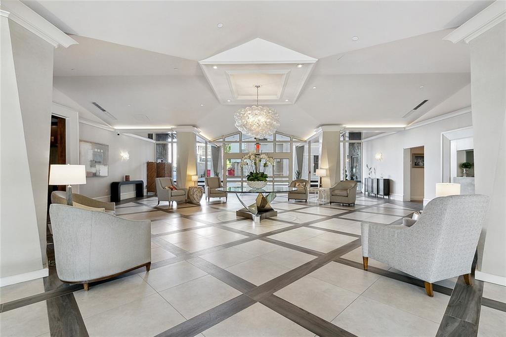 2100 ST CHARLES Avenue 12A